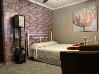 Updated bungalow with screened in porch  in rear. Hotels in Winterville