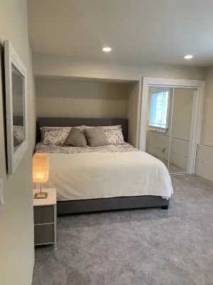 New daylight apartment in Redondo Safeway附近的飯店