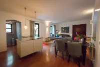 Newly Renovated! Perfect home away in Munich.