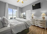 Waterfront Luxury Getaway for Gatherings - 180 Degree Views, Large Deck & Dock