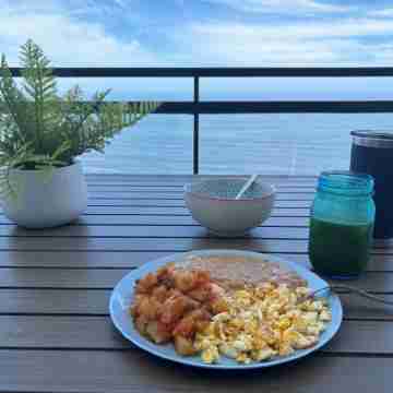 3BR condo, right on the beach, fully equipped, beach cccess. Dining/Meeting Rooms