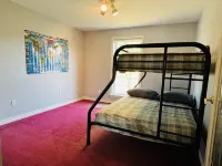 40 Acre Vacation Rental Cottage with Swimming Pool in Niagara