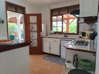 Villa Piscine, Solarium Avec Carbet, vue mer et Montagne. Animaux Acceptés Hotels in Marigot