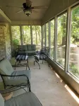 Little Getaway Paradise on the Golf Course w/Resort Amenities! Hotels in Holly Lake Ranch