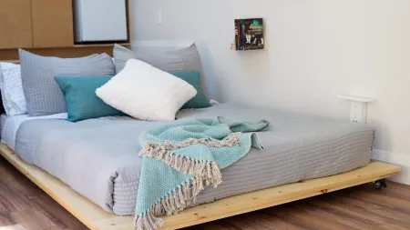 Studio Blue tiny home retreat- quick walk to town, quiet, serene get away! Отели в г. Wellington County