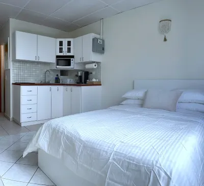 Cozy Isla Verde Beach Studio! Pool + close to Airport