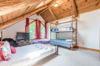 Cozy Retreat with a Hot Tub!