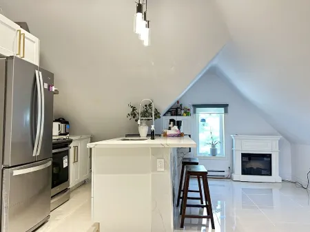 Cozy 2-Bedroom Apartment In Historical Building.