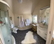 Seaside Studio Apartment with sea view deck Hotels near Wharekura Reserve