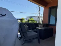 New 2 bedroom carriage house, a block from the Okanogan lake, close to downtown.