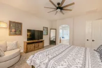 The Good Life in Goodyear.Pool.spa.Golf.Pool table minutes to ballfields/Stadium