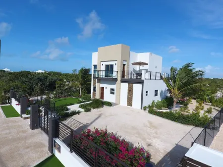 SPECIAL DISC, 3BR PRIVATE VILLA, OCEAN VIEW, GREAT AMENITIES, STEPS TO THE BEACH