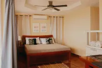 Exclusive Villa with panoramic vistas of city and mountains from your own hottub Hotels in 