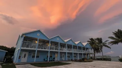 Newly renovated Oceanfront Townhouse with Stunning Views & Private Beach Access Hotel a 