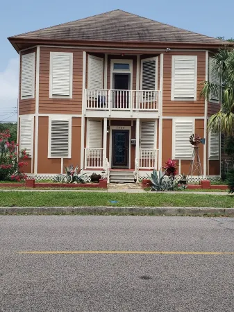 The Boho Suite at Hattie's Place, Too! Отели рядом с достопримечательностью «Port Of Galveston»
