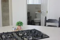 Private Loft Cottage, w/ bedroom, close to Kern River. Pet friendly. Sleeps 8 Hotels in Kernville