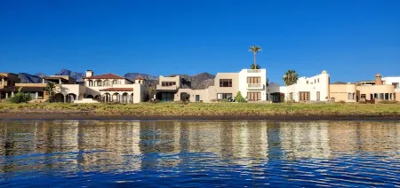 Large Luxury Beachfront Villa with Pool, Paddleboards, Golf Carts- Family Ready!