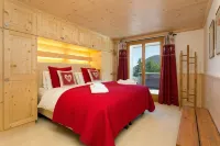 new luxuriously appointed Chalet  Charbray - La Tzoumaz - 10p - hot tub, sauna Hotel a Riddes