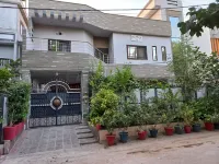 6 - 8 Guests 3 Bedrooms 3 Beds 4 Baths.