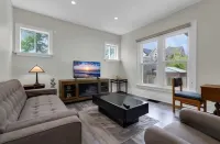 Cheerful Entire Townhome 3 Bedrooms 2 Parking