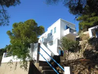 Family-friendly oasis near the beach