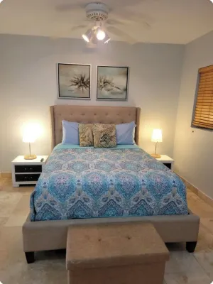 " Tradewinds" Updated Luxury Condo-Turtle Cove- 5 Minute Walk to Beach