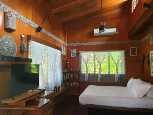 Absolute Beachfront Holiday Cottage with Private Saltwater Pool on Savusavu Bay