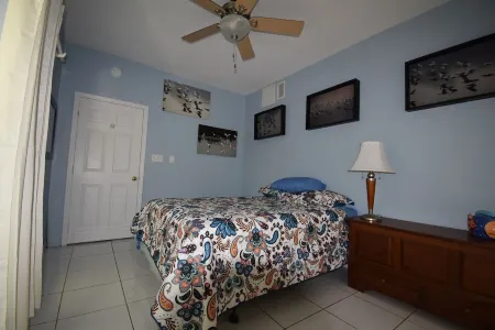 Quiet, private nature retreat with pool and ocean views.