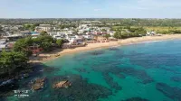 Beachfront spacious studio stunning sunset + pool with King Bed