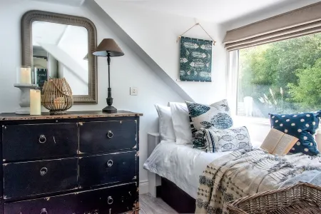 6 Gorey Pier Отели в г. St Martin