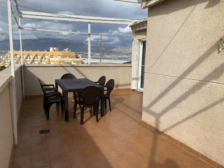 3 bedroom penthouse with 30 meter terrace, pool and garage in Roquetas de Mar Отели рядом с достопримечательностью «Aquarium Costa De Almeria»
