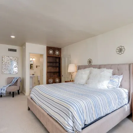 Midtown home with Pool Spa, fire pit, close to U of A, Restaurants, & Shopping