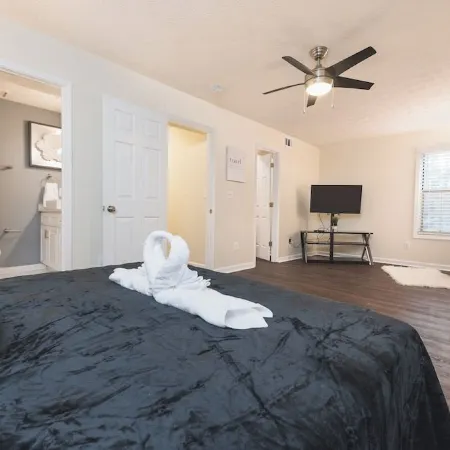 Family GA Horse Park Home, Sleeps 5