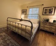 Charming 4 Bed Home 1/2 block from Ludington Park and 1 hour from Pictured Rocks