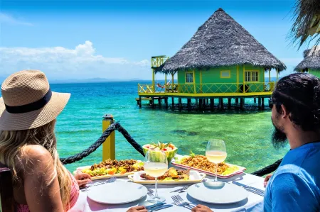 Punta Caracol Acqua Lodge