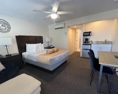 Beachside Resort Motel Hotels near Walter Fuller Complex