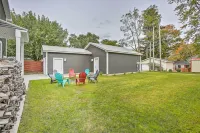 < 1 Mi to Dtwn Ludington: Bright Lower-Level Unit - parkir