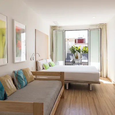 SmartRoom Barcelona Hotels near Barcelona Sants Railway Station