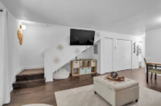 Be Our Guest - Cozy Townhome Near Downtown Ocala 2 Bedroom Townhouse