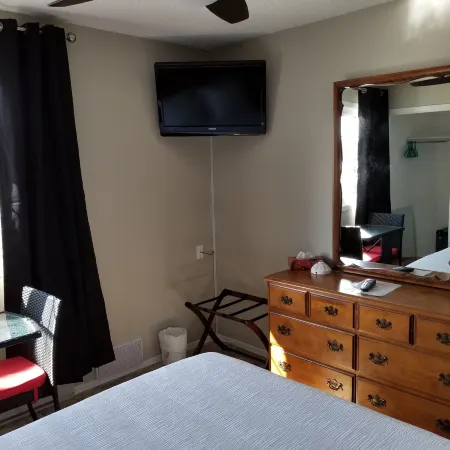Bee 'n Bee Bed n' Breakfast