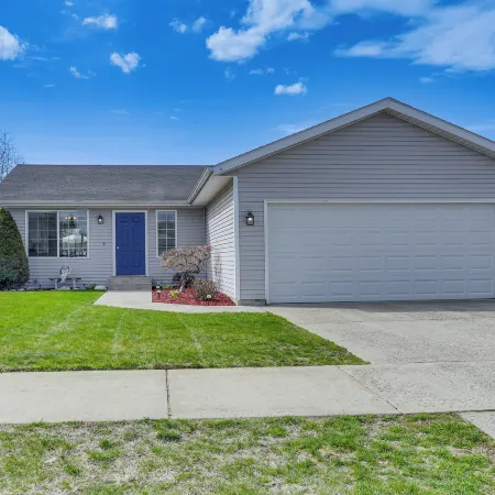 Charming Home w/ Patio: 3 Mi to Hayden Lake!
