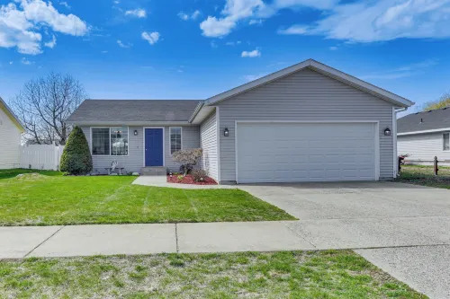 Charming Home w/ Patio: 3 Mi to Hayden Lake! - 3-Star