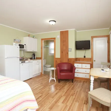 Drake's Island Resort & Cottages