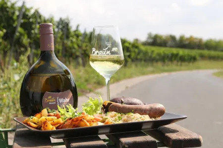 Familienweingut Braun Отели в г. Випфельд