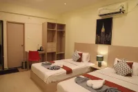 Hotel Green Parrot