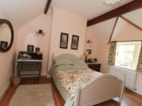 Just A Cottage, Newlands Farm