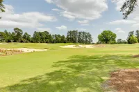 Pinehurst Lake Condo: Water View & Community Perks - Homestays
