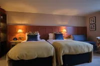 The Bear Esher فنادق في 