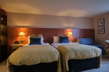 The Bear Esher Отели в г. Клейгейт