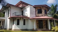 The Villa Sun Shine Hotels in der Nähe von Science Section of Bandaranayake College